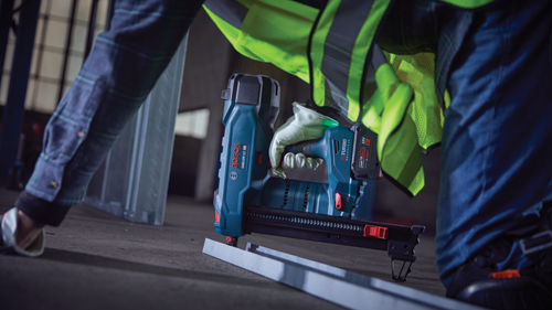 cordless-concrete-nailer-18V-GNB44M-kit-bosch-APP 2