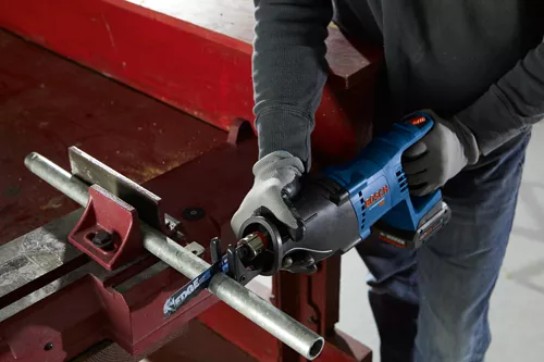 cordless-reciprocating-saw-18v-AMPshare-CORE18V-CRS180-B15-Bosch-app-2-Pipe